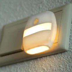 Veilleuse murale automatique à brancher LED|Alecto