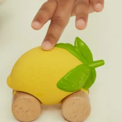 Clearance Oli & Carol Voiture et jouet de dentition Lou citron