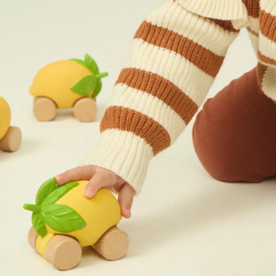 Clearance Oli & Carol Voiture et jouet de dentition Lou citron